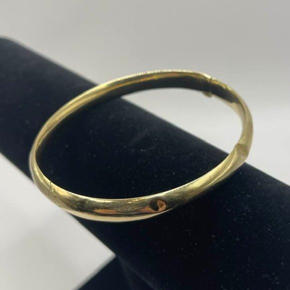 Eternalgold 14K Yellow Gold Oval Bangle Bracelet - Women - medium-large - Picture 10 of 16
